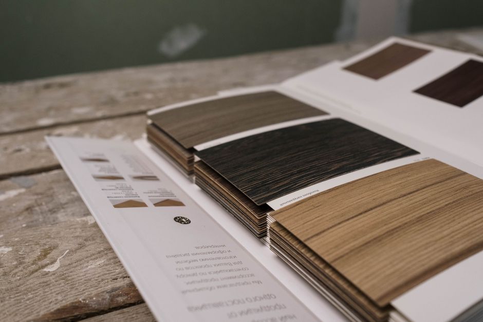Podlaha do bytu: vinyl, laminát alebo drevo